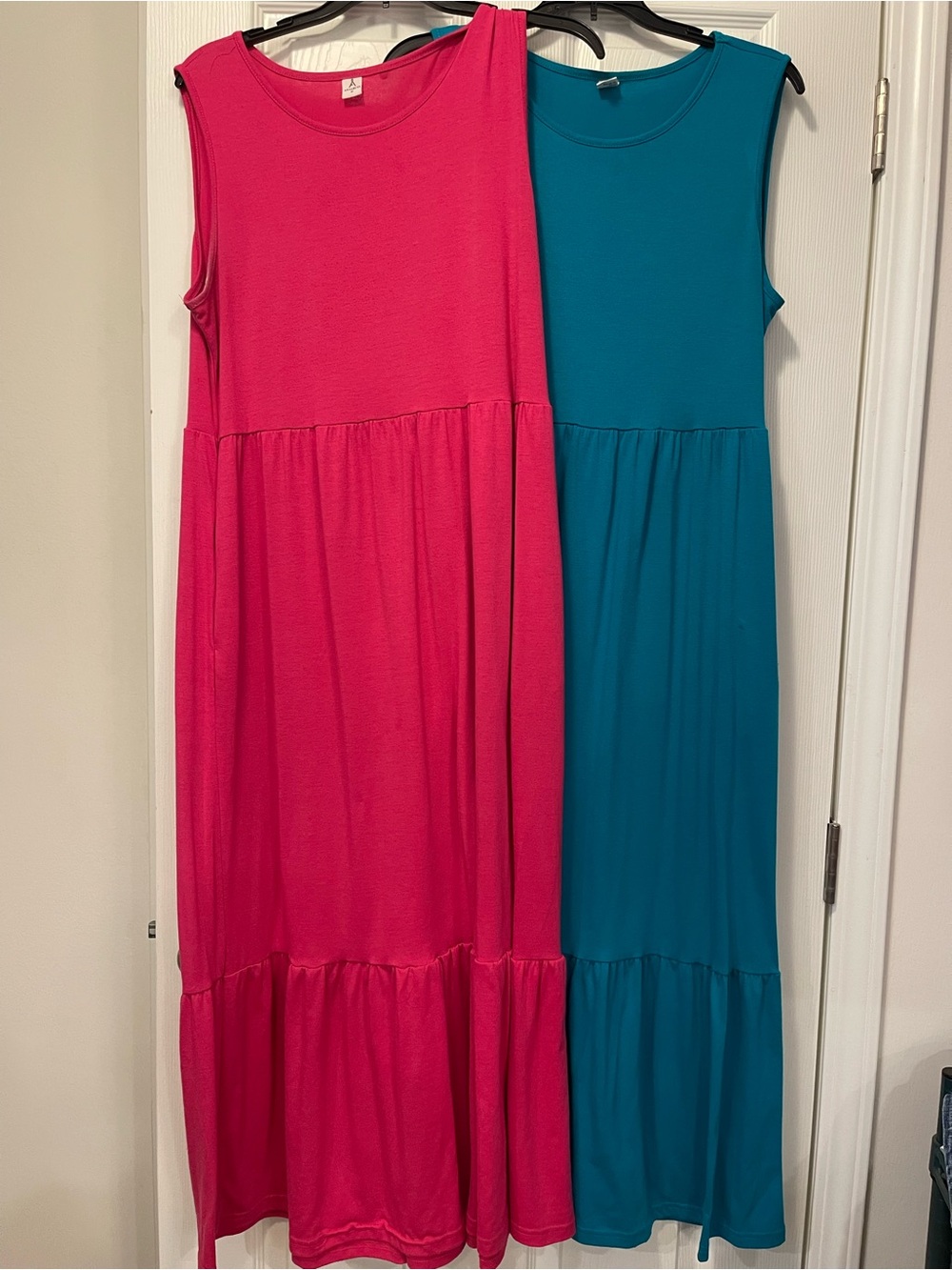 Sleeveless Tiered Casual Maxi Dress in Fuchsia and Teal